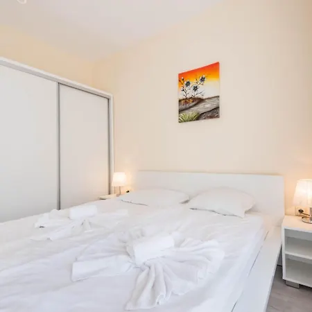 Touch The Sea Apartment Warna